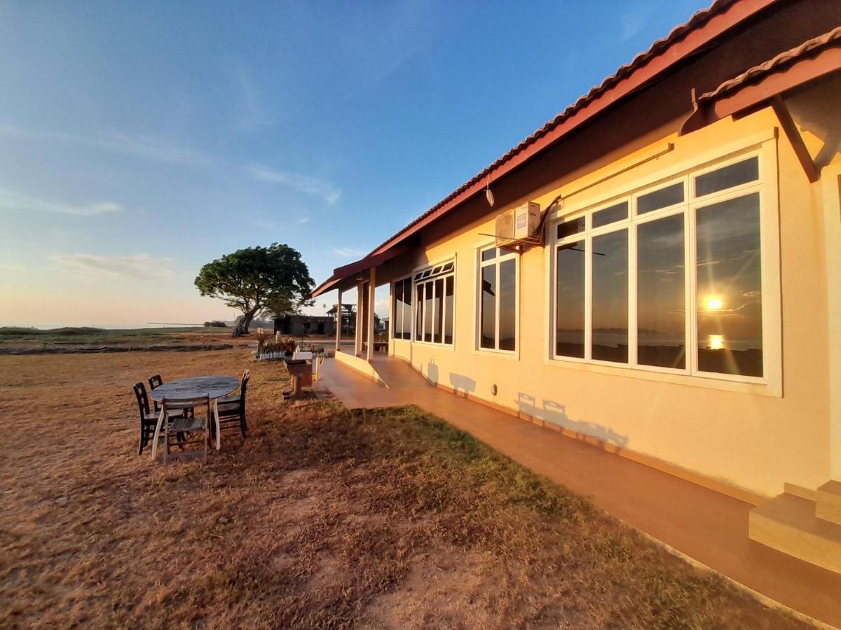 Kc Beachfront Marang Exteriör bild